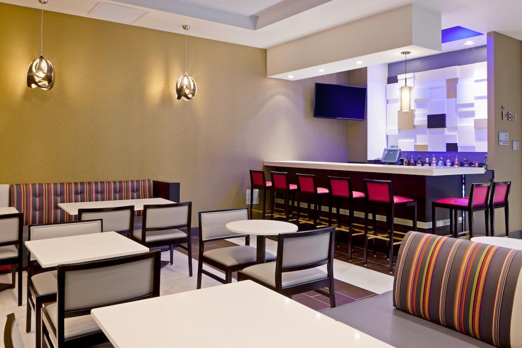 Fairfield Inn & Suites By Marriott New York Queens/Queensboro Bridge Restoran gambar